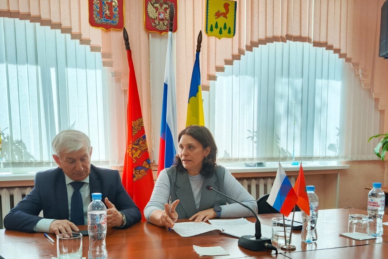 Депутат встретилась с молодежью и активом администрации.