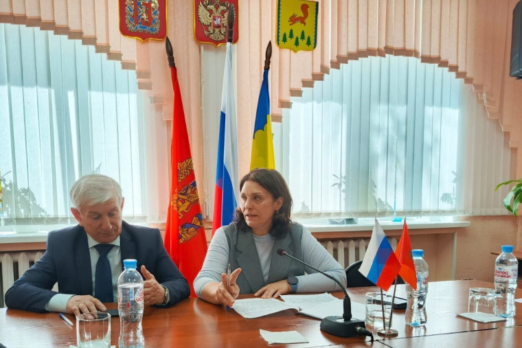 Депутат встретилась с молодежью и активом администрации. Депутат встретилась с молодежью и активом администрации.